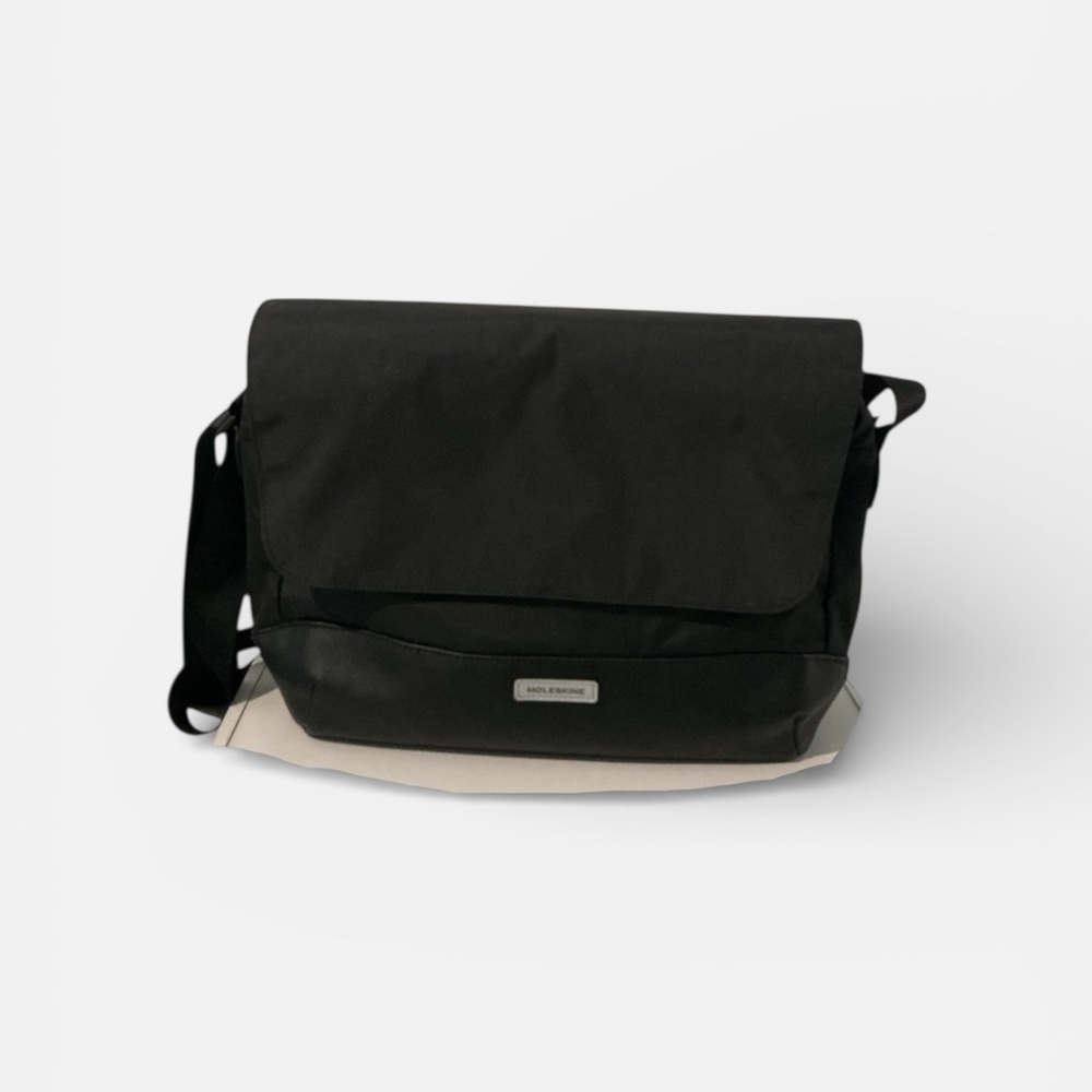 Moleskin Slim Messenger Bag